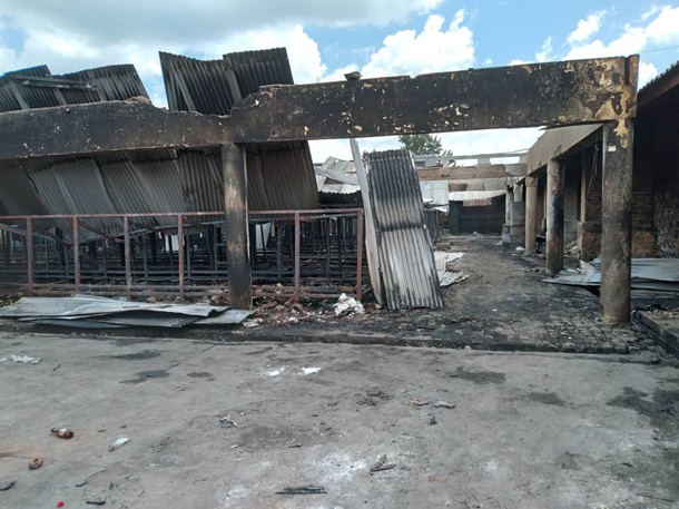 В Бурунди сгорела тюрьма: 28 человек погибли, 69 пострадали (ФОТО)