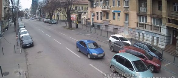 Неудачно перестроился: В Днепре BMW врезался в Toyota (ФОТО, ВИДЕО)