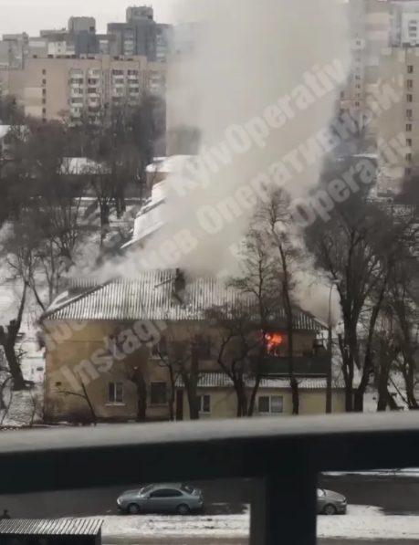 В Киеве на Дарнице горела квартира в жилом доме (ФОТО, ВИДЕО)