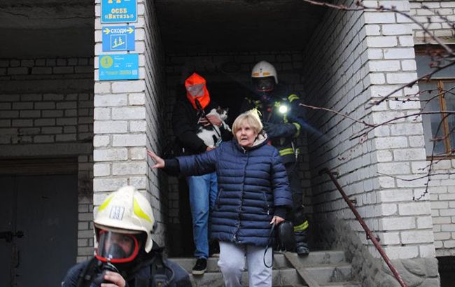 В Николаеве горела девятиэтажка: жильцов эвакуировали (ФОТО)