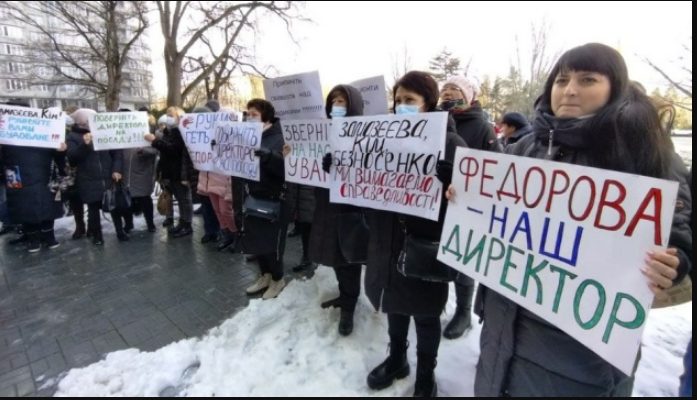 В Николаеве – митинг в поддержку уволенного главврача облцентра инфекционных заболеваний (ФОТО)