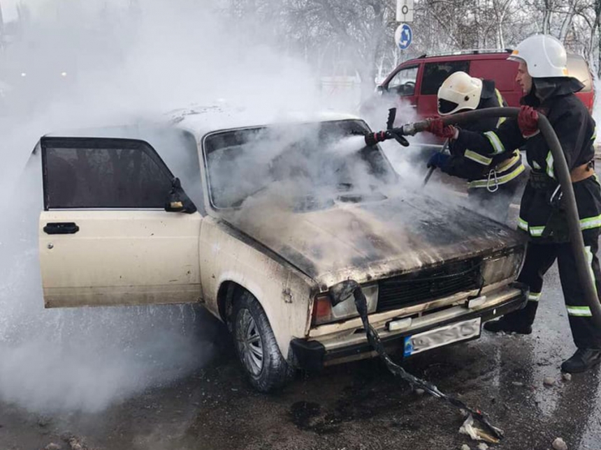 На Николаевщине из-за короткого замыкания вспыхнул ВАЗ (ФОТО) 