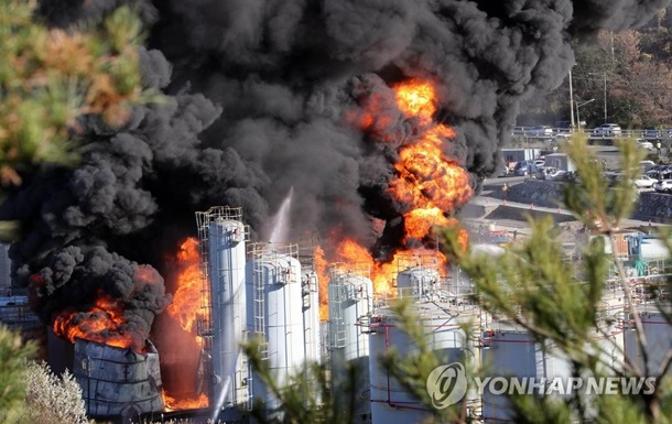 В Южной Корее при взрыве на химзаводе погибли три человека (ФОТО)