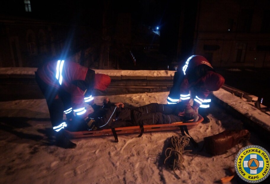 В центре Киева мужчина погнался за грабителями и сломал ногу (ФОТО)