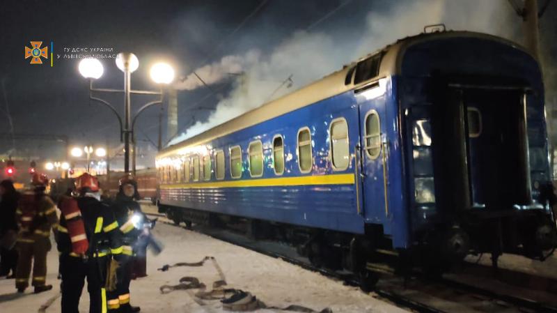 Во Львове на вокзале горел вагон с пассажирами (ФОТО)