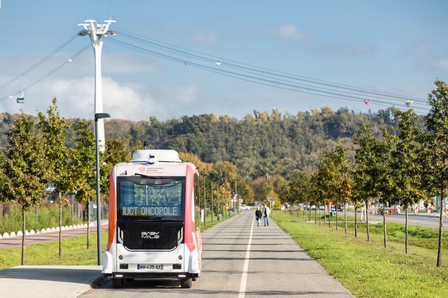 Вскоре к работе приступит первый беспилотный микроавтобус в Европе (ФОТО)