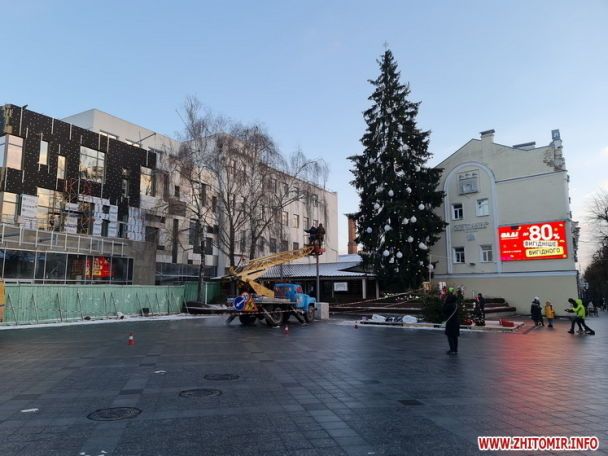 В Житомире «разгромили» городскую елку