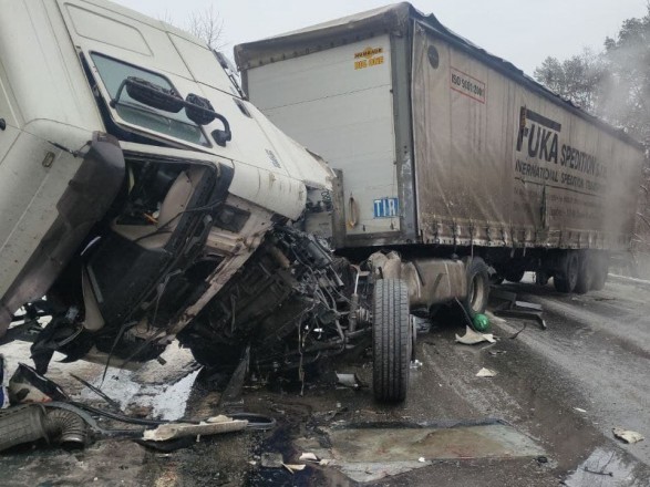 ДТП под Черниговом с 13 погибшими: водителю грузовика сообщили о подозрении