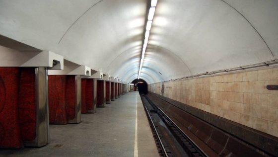 В столичном метро на «Дворце Спорта» остановили поезда: что известно