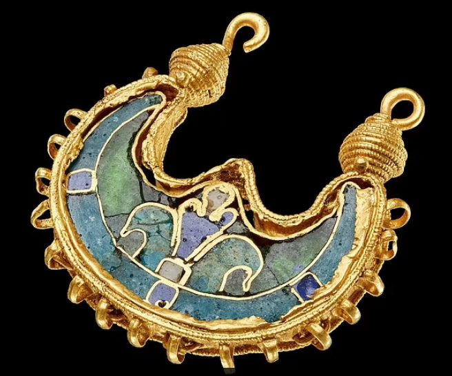 В Дании найдена золотая серьга вождя викингов: артефакту 1000 лет (ФОТО)
