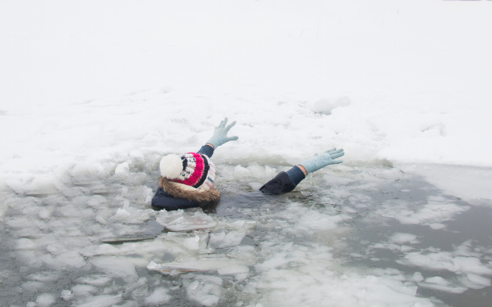12-летний мальчик на озере в Ивано-Франковской области провалился под лед