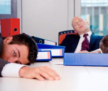 Как не заснуть на работе: упражнения для тех, кто не выспался