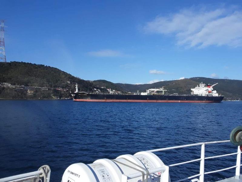 В Турции танкер потерпел крушение и заблокировал Босфор (ФОТО)
