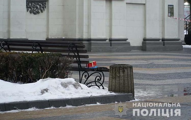 В Тернополе возле собора обнаружили предмет, похожий на взрывчатку (ФОТО)