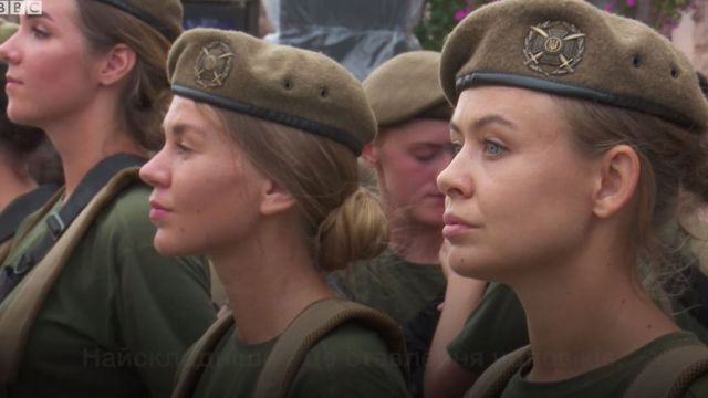Воинский учет женщин: из Украины начнут выезжать семьями – эксперт