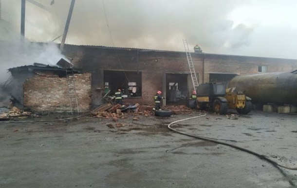 На Черниговщине загорелась фабрика по производству мебели