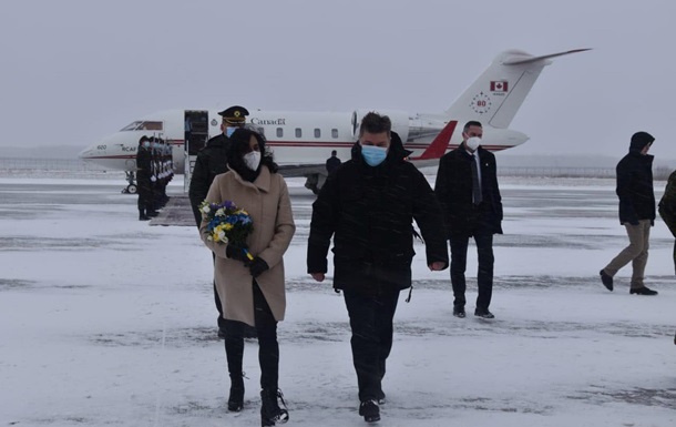 В Украину прибыла глава минобороны Канады