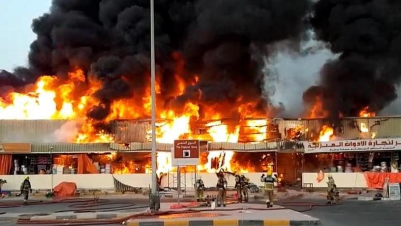 В Абу-Даби произошел масштабный пожар (ВИДЕО)