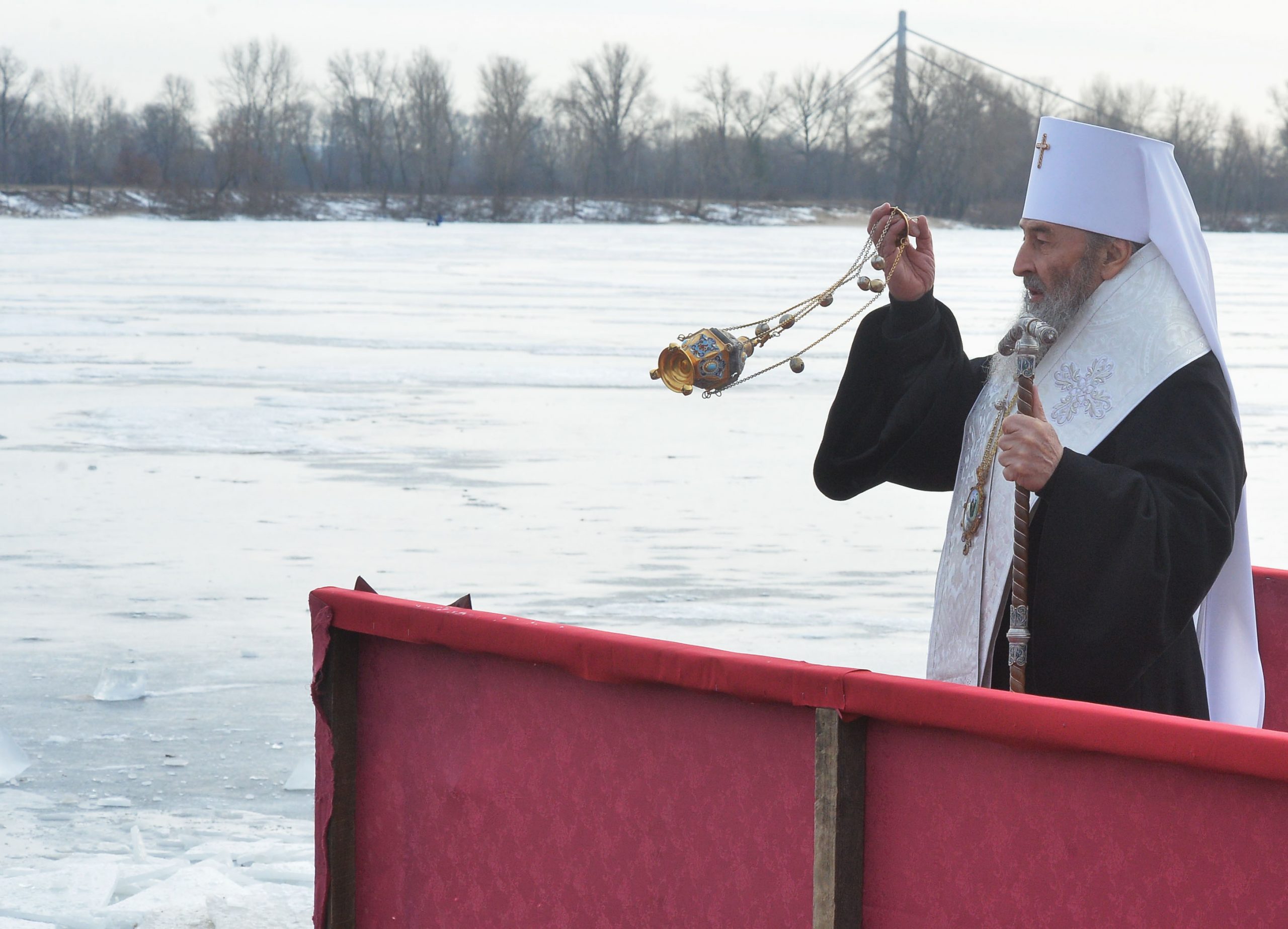 Митрополит Киевский и всея Украины Онуфрий освятит воды Днепра