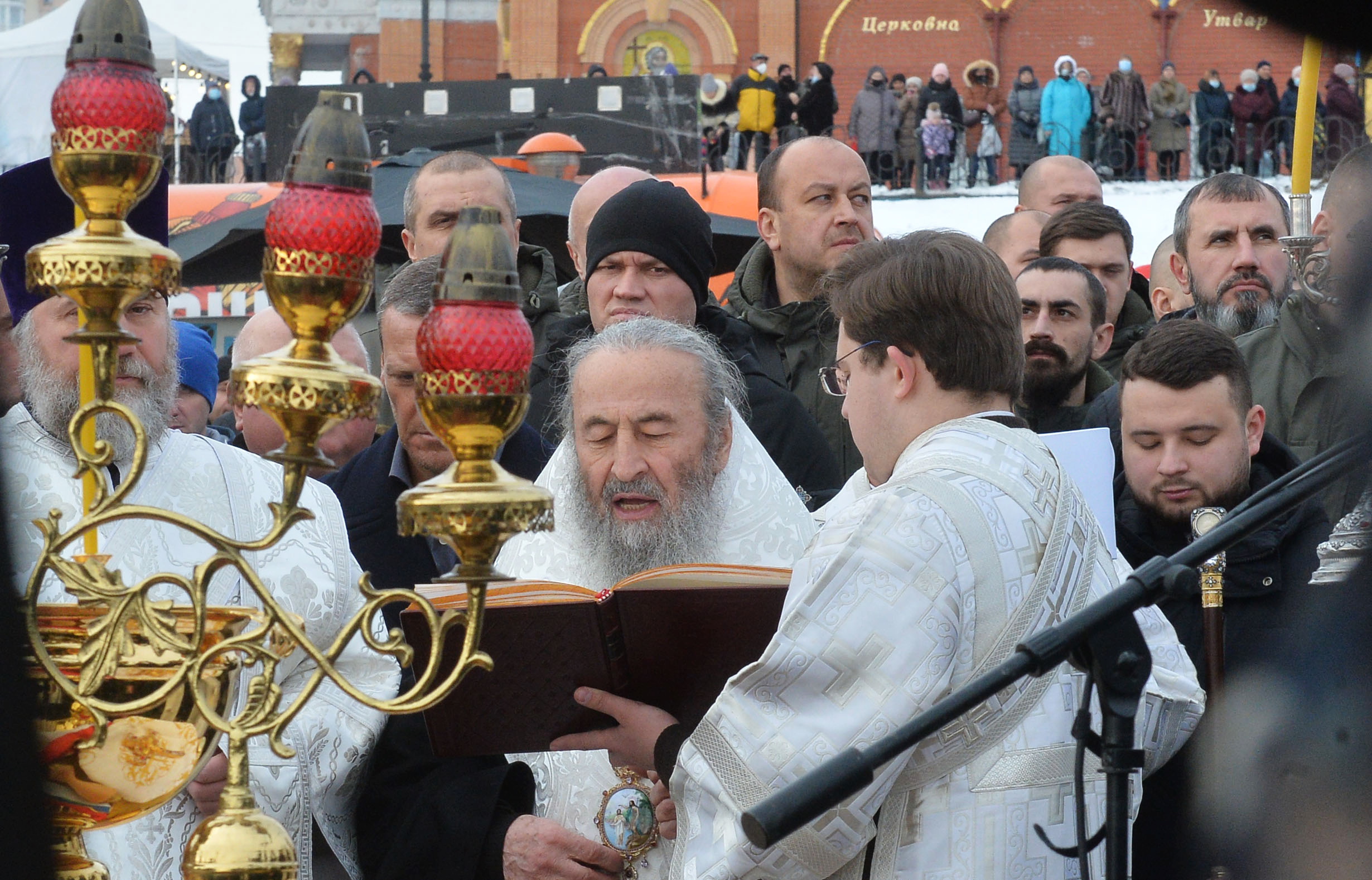 Митрополит Киевский и всея Украины Онуфрий освятит воды Днепра