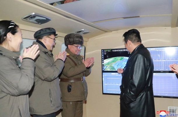 Ким Чен Ын приказал запустить в космос первый военный спутник