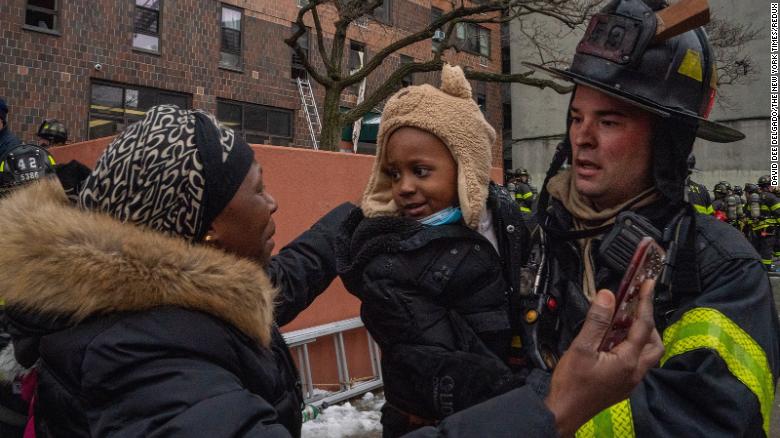 Масштабный пожар в Нью-Йорке унес жизни 19 человек (ФОТО, ВИДЕО)