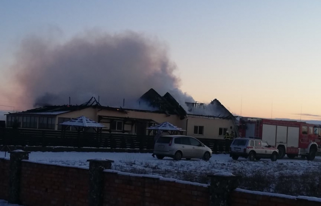 На Закарпатье горит ресторанный комплекс (ФОТО)