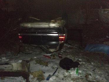 На Львовщине пьяный водитель в Opel врезался в столб: погибла женщина (ФОТО)