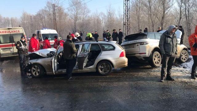 На Закарпатье столкнулись Land Rover и BMW: 7 пострадавших госпитализировали (ФОТО)