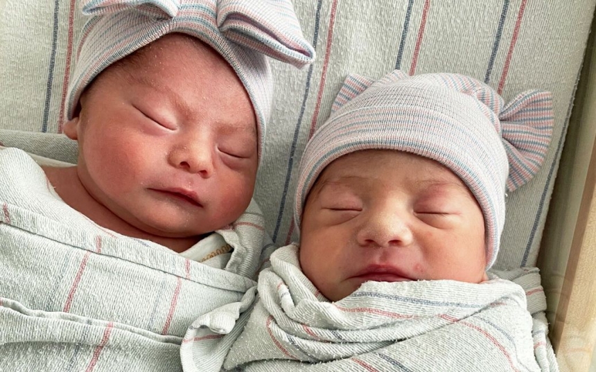 Разница в 15 минут позволила двойняшкам из США родиться в разные даты, месяцы и годы (ФОТО)