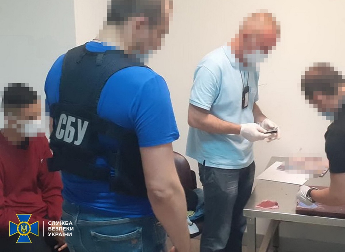 Разоблаченному СБУ наркокурьеру вынесли приговор (ФОТО)