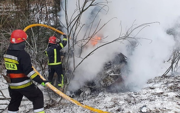 Тройное ДТП в Ивано-Франковской области: автомобиль сгорел вместе с водителем (ФОТО)