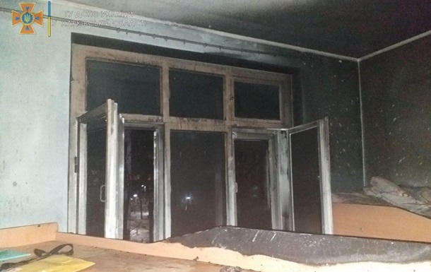 В Харькове горело студенческое общежитие: из здания эвакуировали 106 человек (ФОТО) 