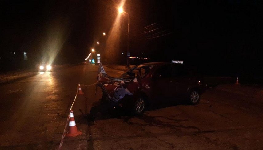 В Мариуполе – смертельное ДТП: водитель вылетел через стекло и попал под колеса «ВАЗа» (ФОТО)