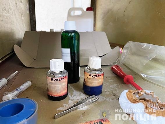 В Николаевской области разоблачили мини-спиртзавод по изготовлению «элитного алкоголя» (ФОТО)