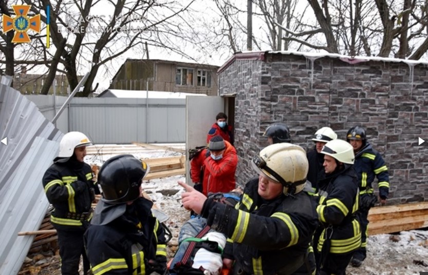 Трагедия в Одессе: рабочий погиб под обрушившейся стеной (ФОТО)