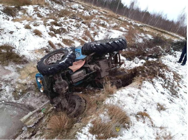 В Ровненской области пьяный угнал трактор, чтобы добраться домой (ФОТО) 