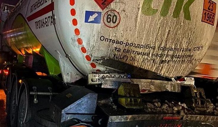 В Тернопольской области Honda врезалась в грузовик с газовой цистерной (ФОТО)