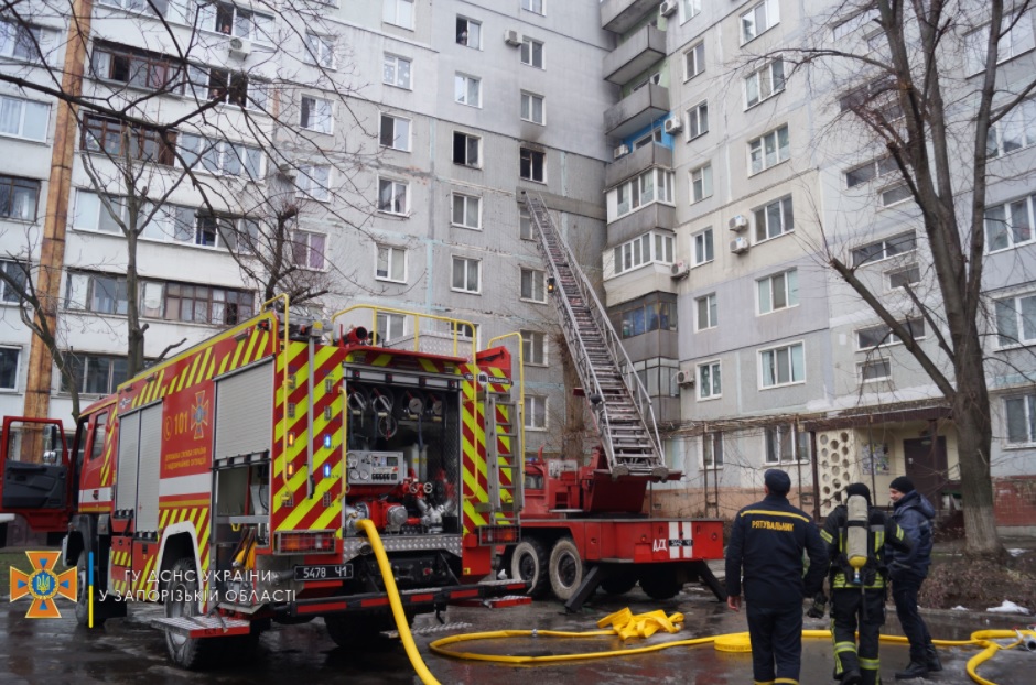 В Запорожье произошел масштабный пожар в многоэтажке (ФОТО)