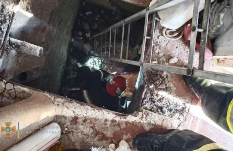 В Запорожской области пожилой мужчина провалился в подвал (ФОТО)