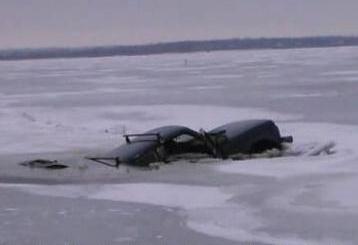 В Харьковской области автомобиль провалился под лёд (ФОТО)