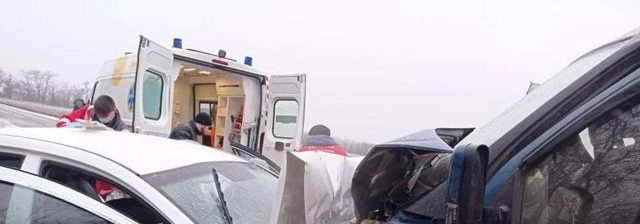 В Херсонской области – ДТП с микроавтобусом: у четырех человек &#8212; переломы ног (ФОТО, ВИДЕО)