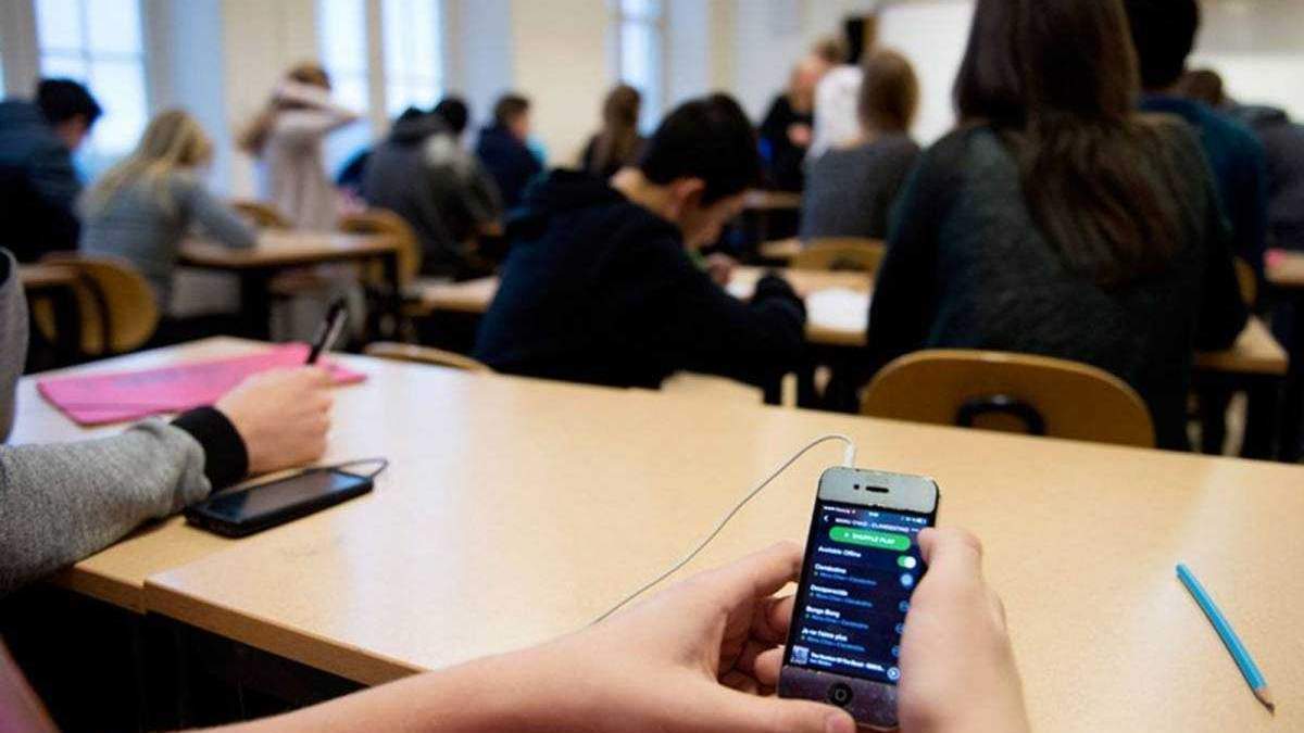 «Может попасться каждый»: в Днепре мошенник дерзко обманул школьника (ВИДЕО)