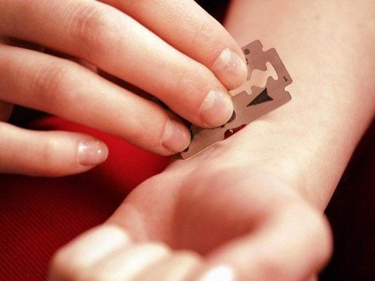 Попытка суицида: Две девочки-подростка в Одессе порезали себе вены