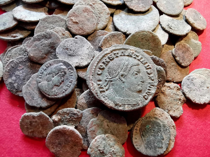 В пещере в Испании нашли клад римских монет (ФОТО)