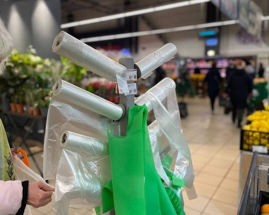 Пакеты в украинских супермаркетах уже по 1,5 грн: как начать экономить вопреки этим расходам