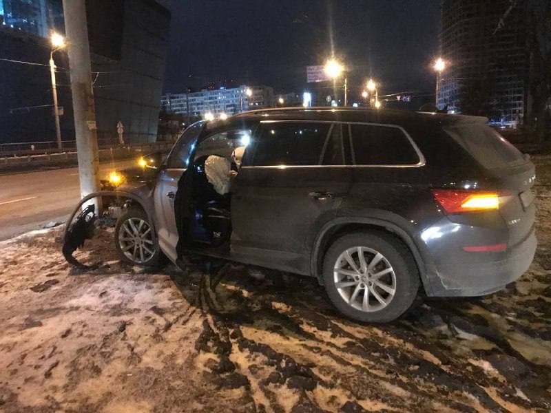 В Киеве беременная автоледи устроила ДТП: стало плохо за рулем (ФОТО)
