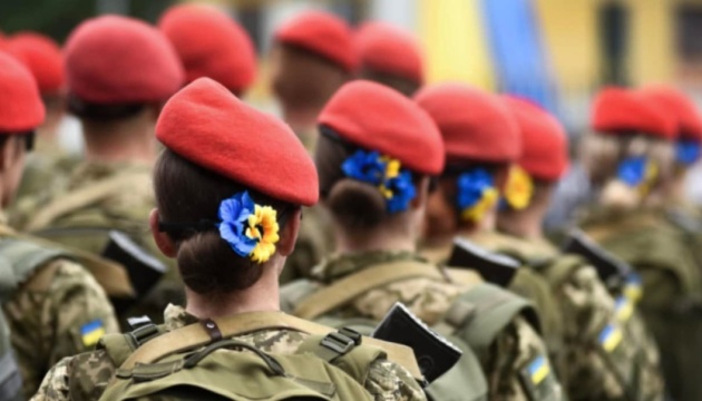 Поставить все женское население Украины на воинский учет в течение года невозможно &#8212; эксперт
