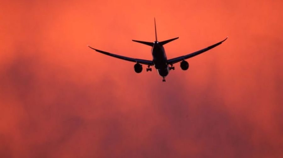Украина официально закрыла небо для гражданских самолетов