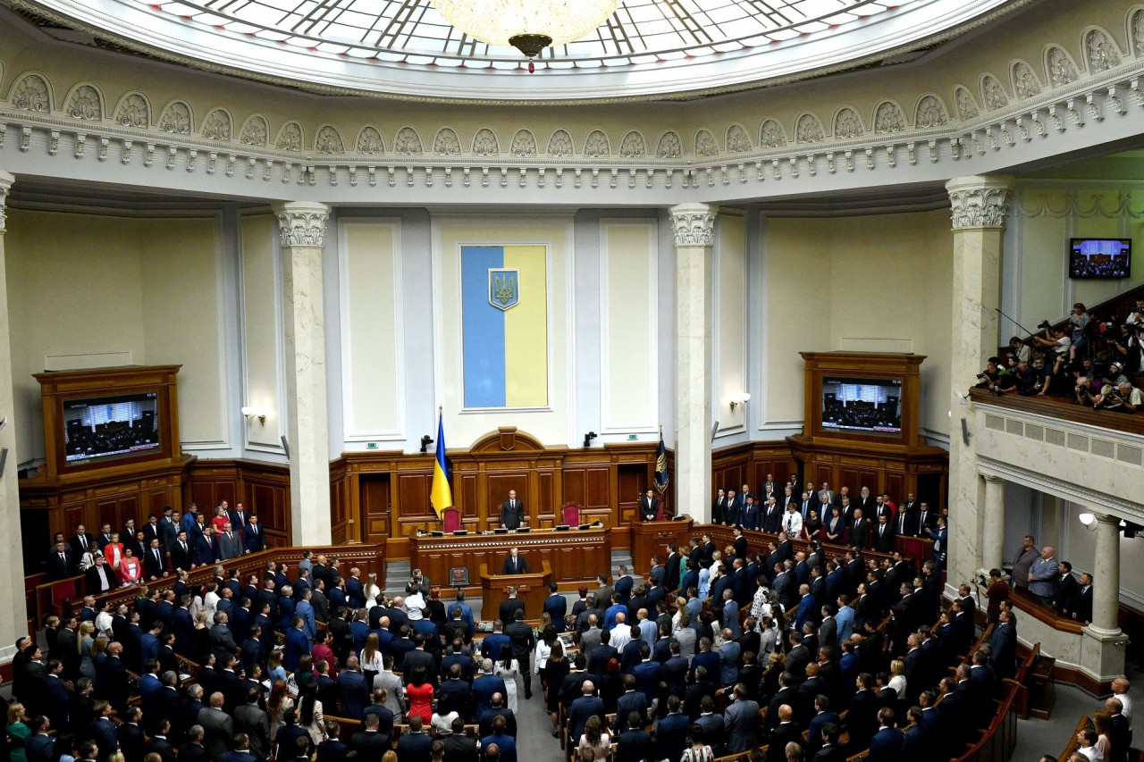 Политолог прокомментировал отъезд народных депутатов из Украины
